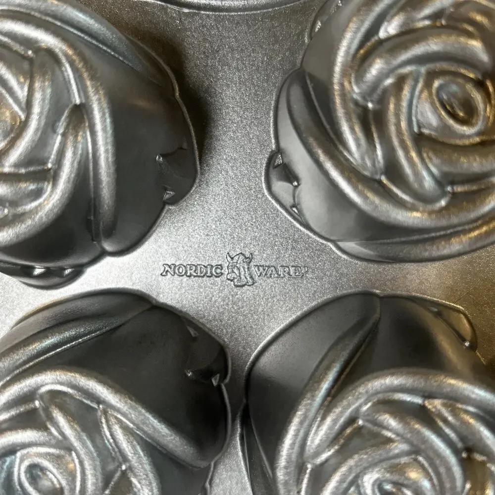Nordic Ware Sweetheart Roses Mini Bundt Pan USA